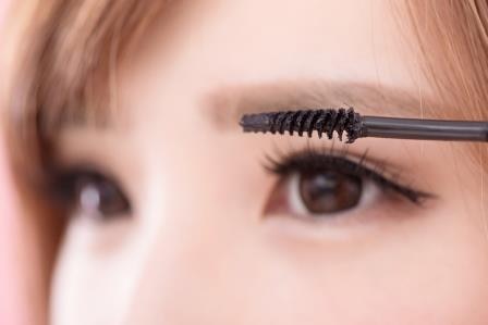 Cách chọn mascara tốt với lông mi cong