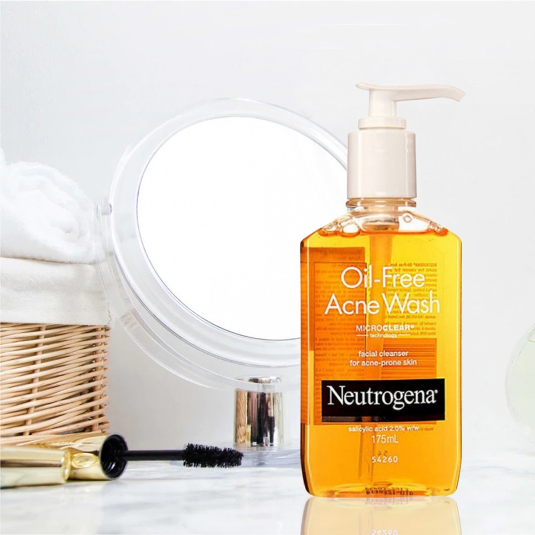 Sữa rửa mặt Neutrogena Oil-Free cho da dầu