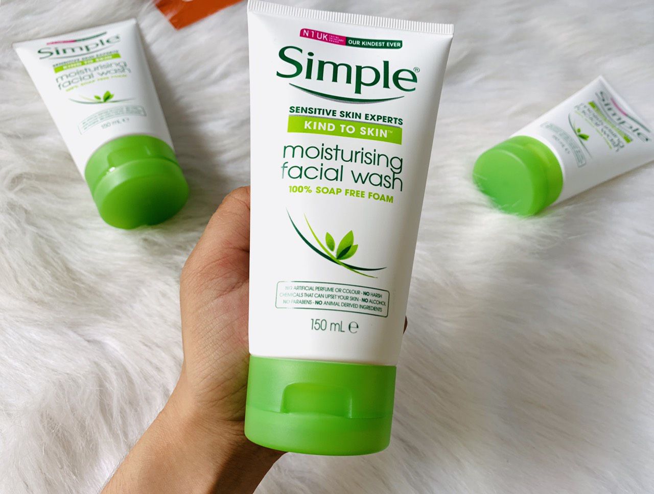 Sữa Rửa Mặt Simple To Skin Moisturising Facial Wash giúp ngăn ngừa mụn