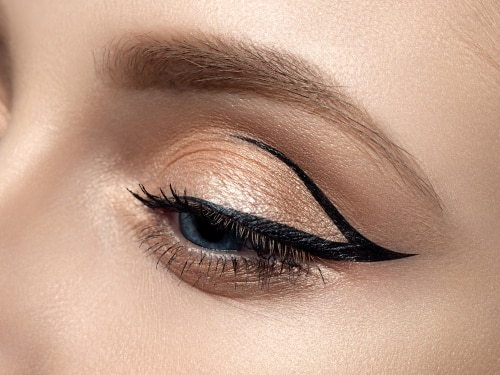 Kẻ eyeliner đường đôi 