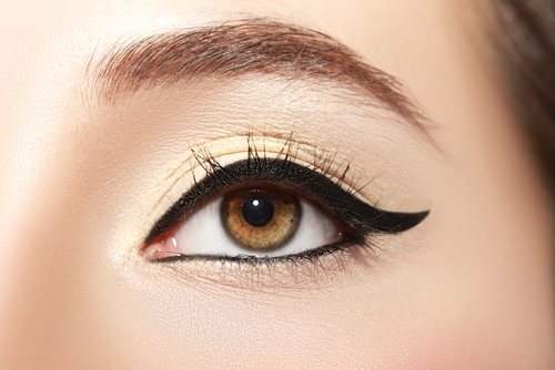 Kẻ eyeliner đuôi cá