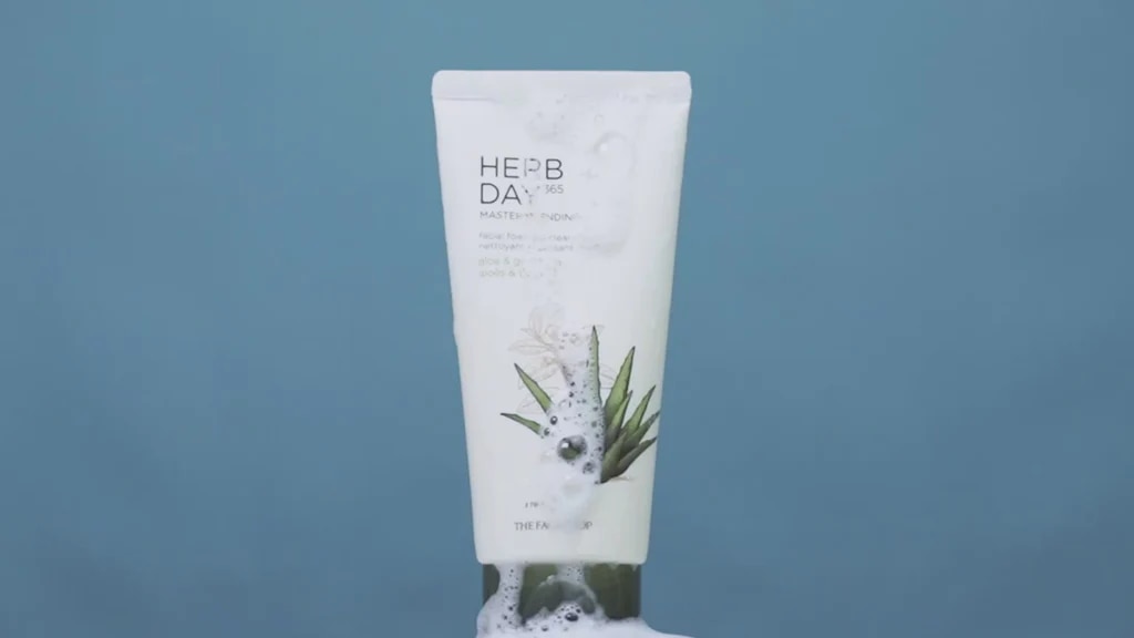 Sữa rửa mặt trà xanh The Face Shop Herb Day 365 Master Blending Facial Foaming Cleanser Aloe & Green Tea