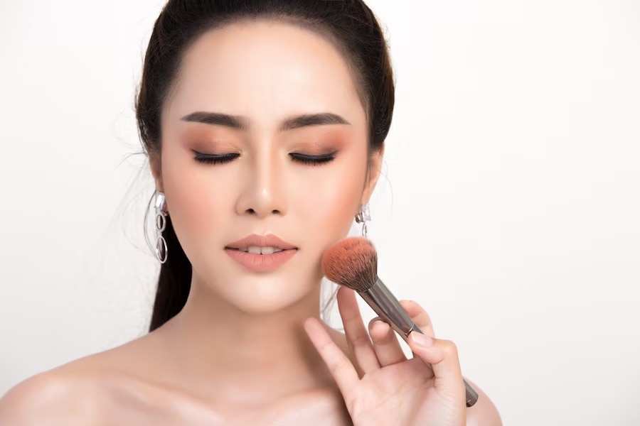 Trang điểm khi đeo khẩu trang - 3
