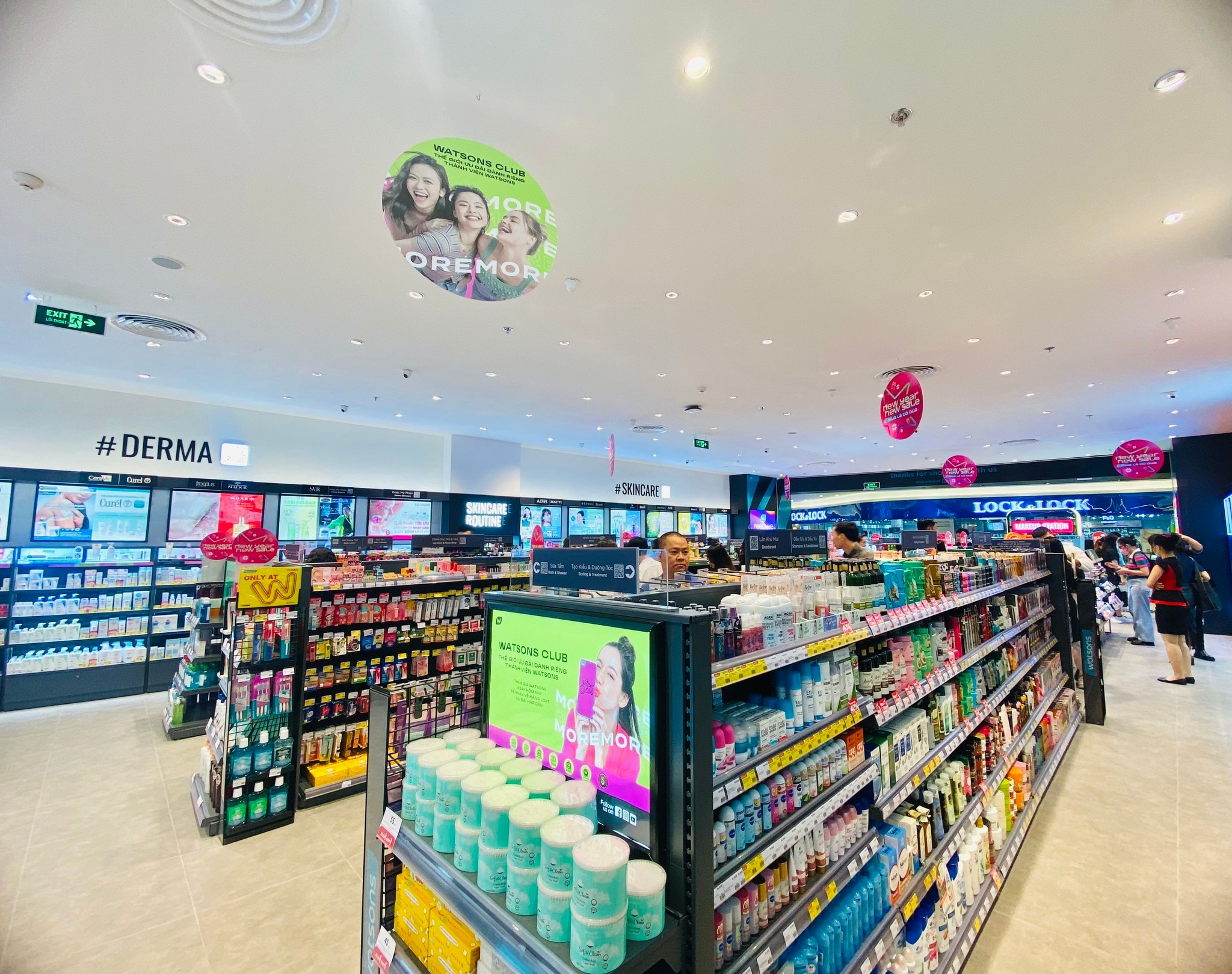 Watsons Aeon Mall Tân Phú Celadon là cửa hàng thứ 7 của hệ thống